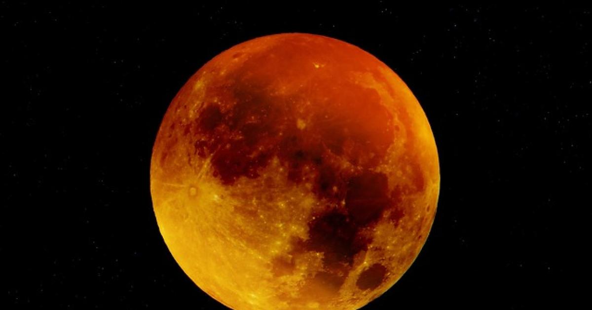 Eclissi totale, la "Luna di sangue" vista da Napoli: l Eclissi totale, la "Luna di sangue" vista da Napoli: l