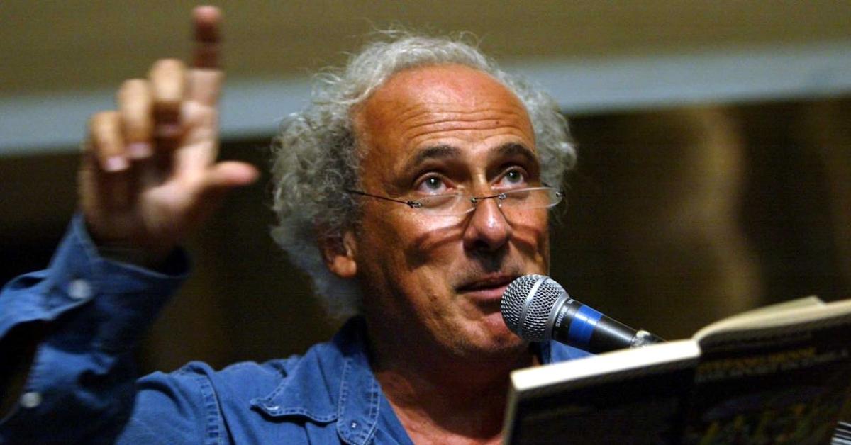 Addio a Stefano Benni, morto a 78 anni dopo “lunga malattia che gli impediva anche di parlare” lo scrittore di Bar Sport Addio a Stefano Benni, morto a 78 anni dopo “lunga malattia che gli impediva anche di parlare” lo scrittore di Bar Sport