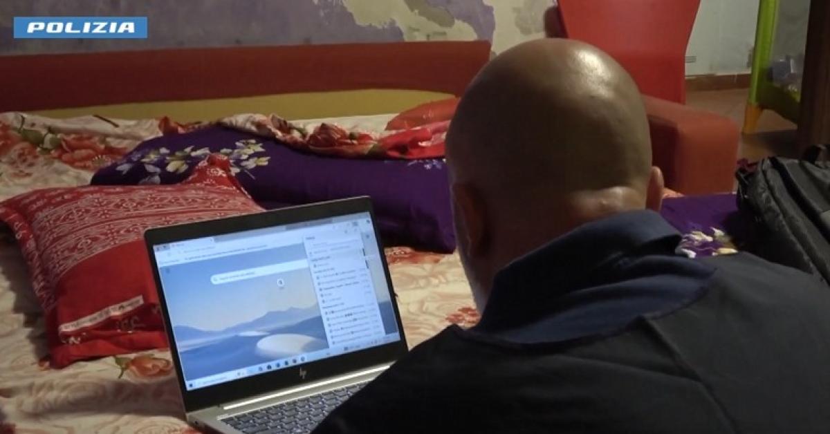mantova arrestato estremista islamico 37enne del bangladesh accusato di arruolare giovani per azioni terroristiche nel telefono video di addestramento militare