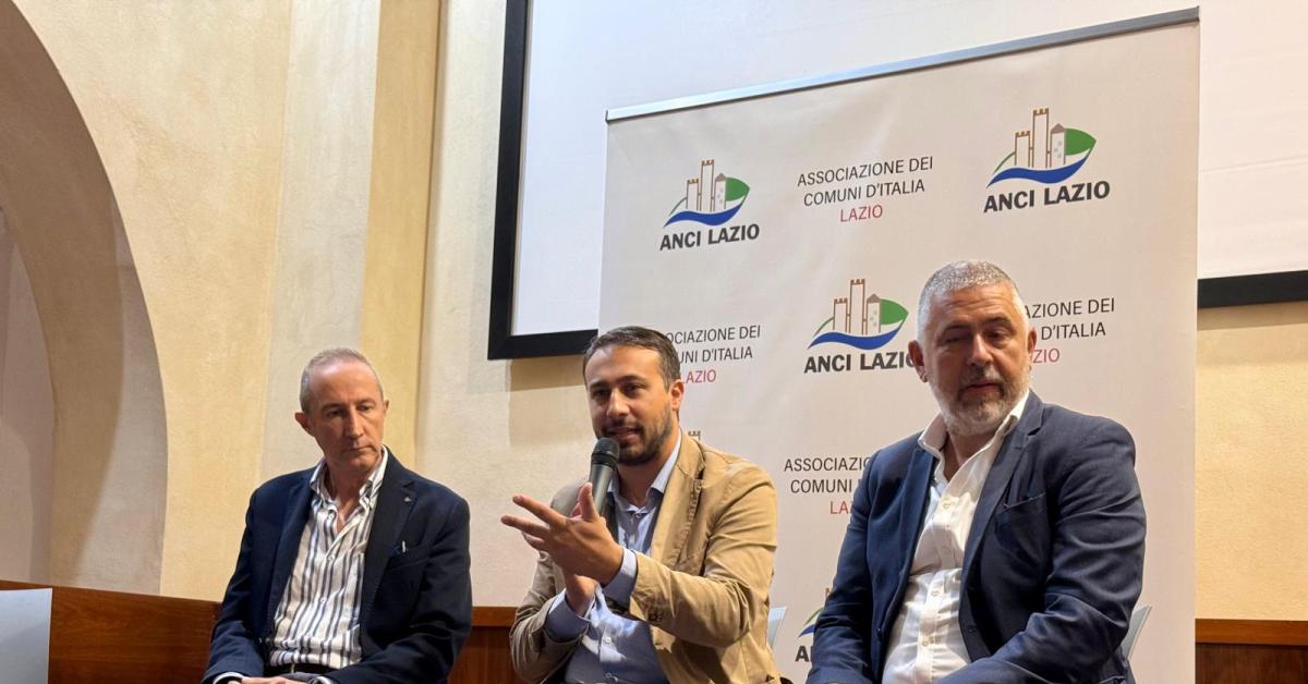 A Sperlonga arriva l’ANCI Lazio Training Camp 2025, tre giorni di formazione e innovazione per i territori del futuro A Sperlonga arriva l’ANCI Lazio Training Camp 2025, tre giorni di formazione e innovazione per i territori del futuro