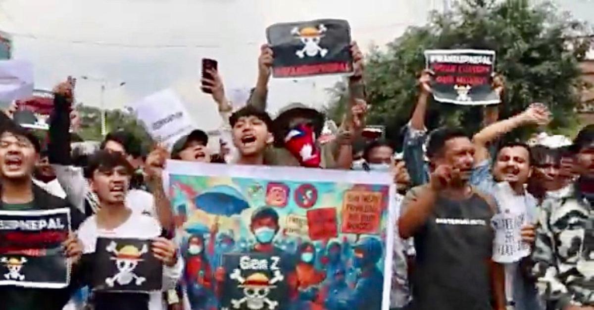 Grave crisi politica in Nepal, dimissioni del Premier e del Presidente dopo violente proteste della Generazione Z per il ban dei social Grave crisi politica in Nepal, dimissioni del Premier e del Presidente dopo violente proteste della Generazione Z per il ban dei social