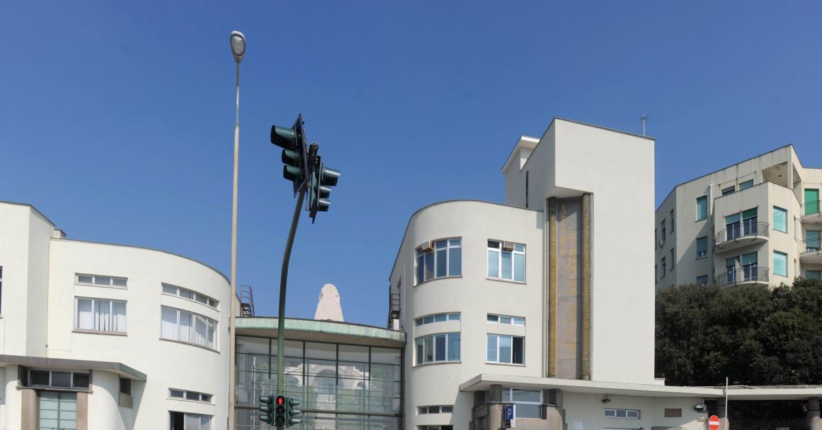 Imperia, bimbo di due anni cade dal balcone ed è in fin di vita, i carabinieri interrogano i genitori