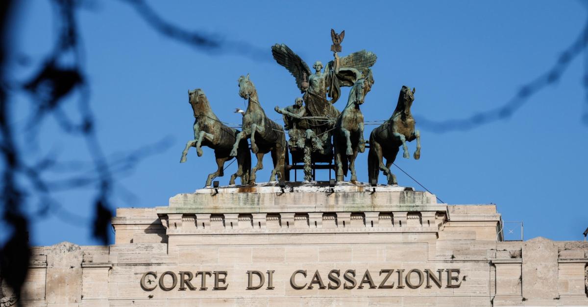 firenze cassazione presenza minori o disabili non impedisce sfratto proprietaria di immobile occupato per 5 anni risarcita con 180mila euro