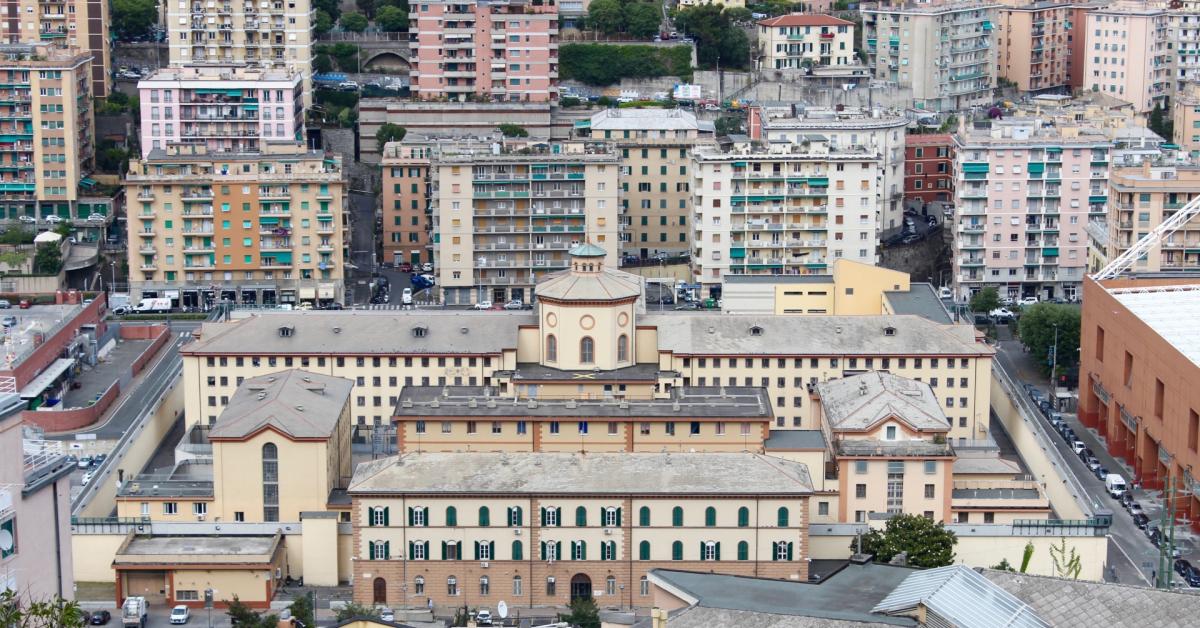 Genova, uccise il compagno di cella a Marassi massacrandolo con la gamba di un tavolino, condannato a 14 anni