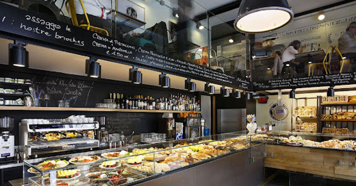 Milano, sovrapprezzo di 20 centesimi per tagliare il pane in negozio e scoppiano le polemiche online