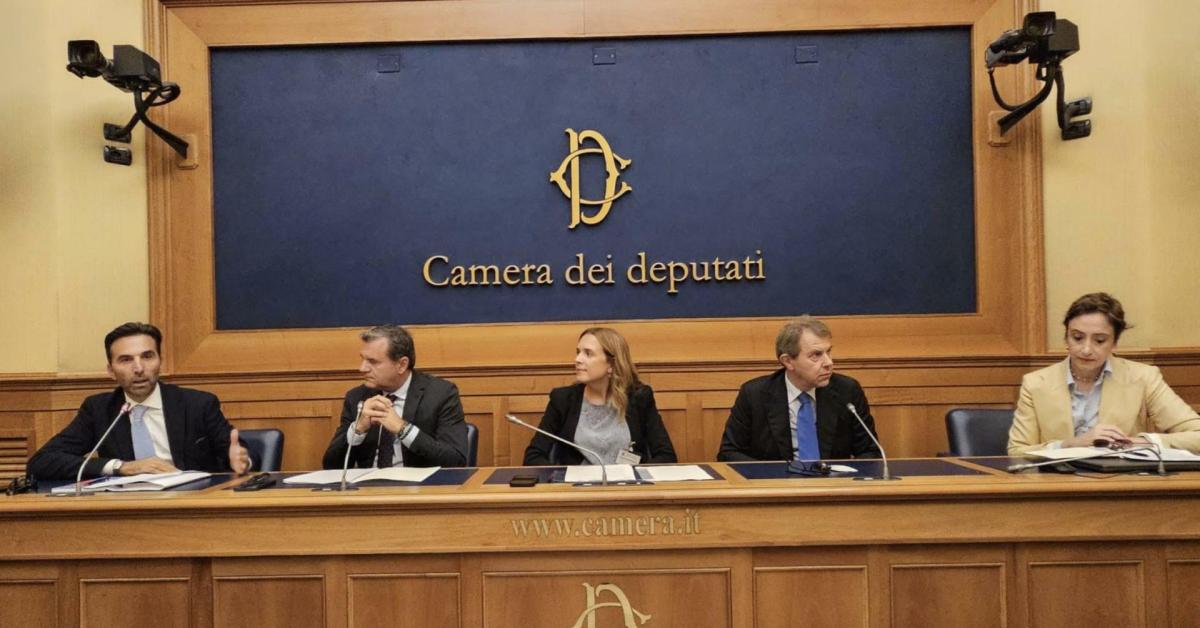 presentata160la seconda edizione di italian political awards il premio che valorizza l8217attivit224 dei parlamentari