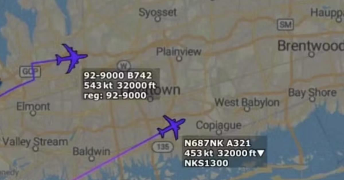 Usa, Air Force One con a bordo Trump verso Londra sfiora collisione con Spirit Airlines sopra NY, piloti aereo di linea avvisati di cambiare rotta – VIDEO