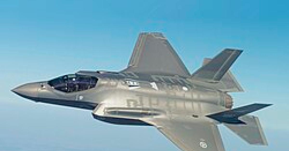 gli f 35 italiani intercettano tre jet russi in estonia l italia 232 ormai in guerra con la russia di putin