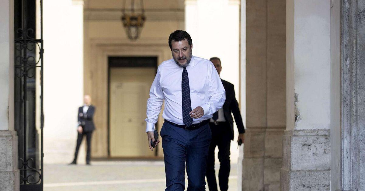 Matteo Salvini ricoverato in ospedale, annullati tutti gli impegni previsti per oggi dopo “malore improvviso” dovuto a "calcolo renale" Matteo Salvini ricoverato in ospedale, annullati tutti gli impegni previsti per oggi dopo “malore improvviso” dovuto a "calcolo renale"