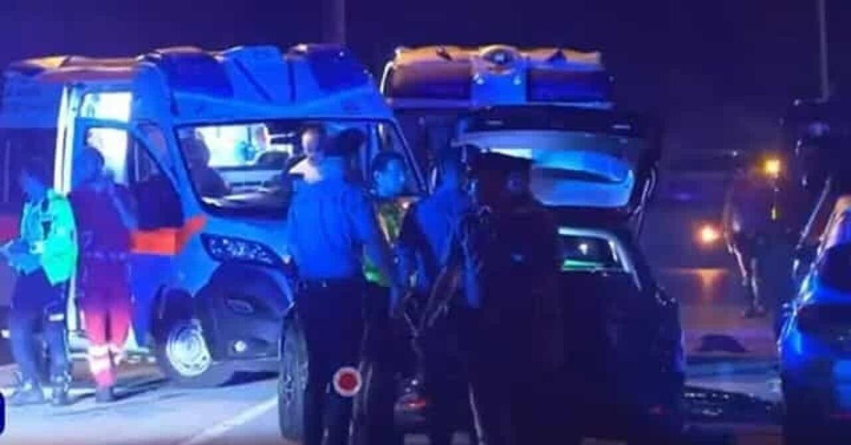 brivio lc due 21enni travolte e uccise da un auto mentre andavano a festa di paese a piedi a bordo strada fermato autista 34enne
