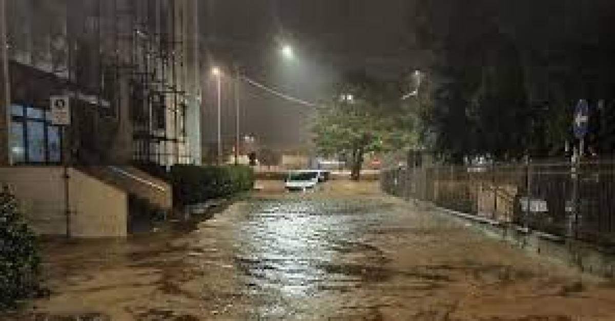 liguria forti temporali in val bormida nel savonese esondano torrenti e allagano piazze e strade