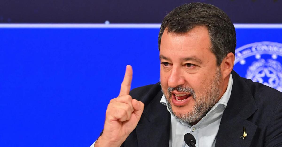 scontri sciopero 22 settembre salvini propone cauzione preventiva criminali teppisti e delinquenti pagheranno di tasca loro danni durante cortei