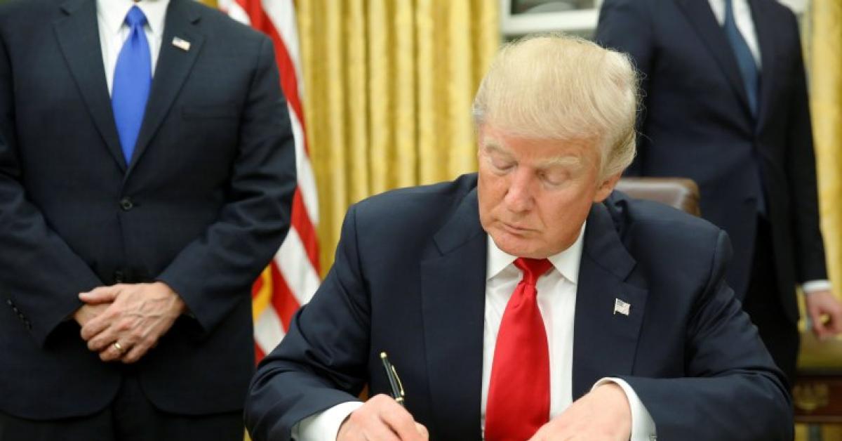 Usa, firmato ordine esecutivo da Trump per re istituire pena di morte a Washington abrogata nel 1981, tycoon: “Presto anche in tutto il Paese”