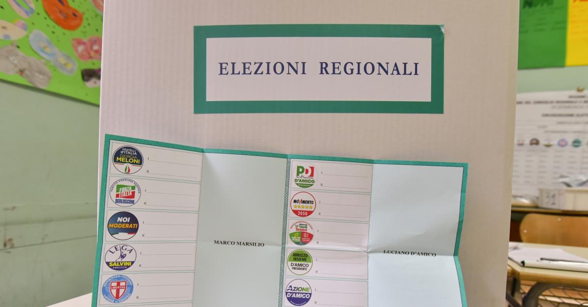 affluenza regionali marche al 1084 alle 12 in calo rispetto al 2020 1343 urne aperte fino alle 23 e poi domani fino alle 15