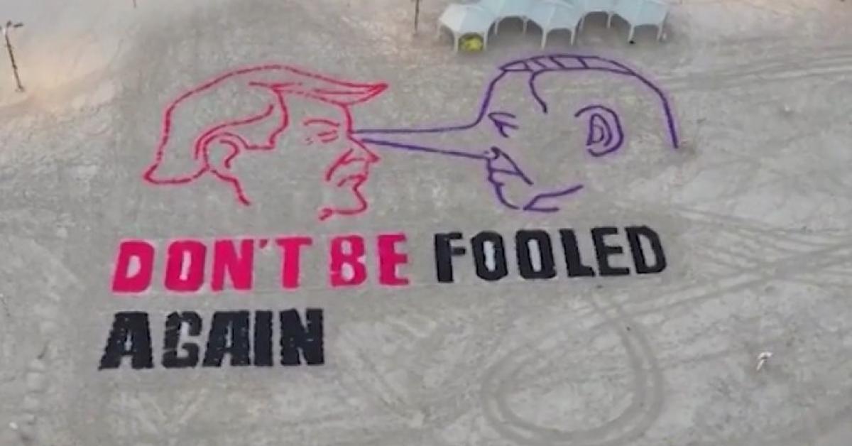israele caricatura di netanyahu col naso lungo come pinocchio davanti a trump sulla spiaggia di tel aviv e la scritta non farti ingannare di nuovo video