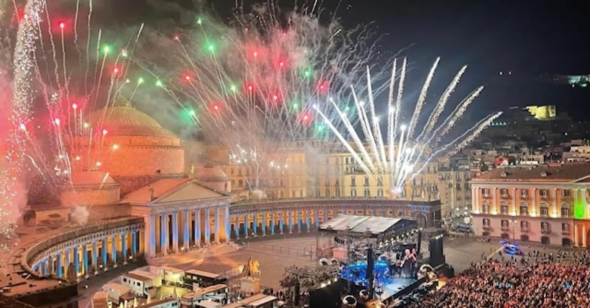 Napoli, città della musica, fa schifo. E chi c’è dietro? La Prefettura apre un’istruttoria. Era ora. Dopo 4 anni che a Piazza Plebiscito sparano decibel e fuochi d’artificio sotto le poltrone incollate al…vabbè avete capito…