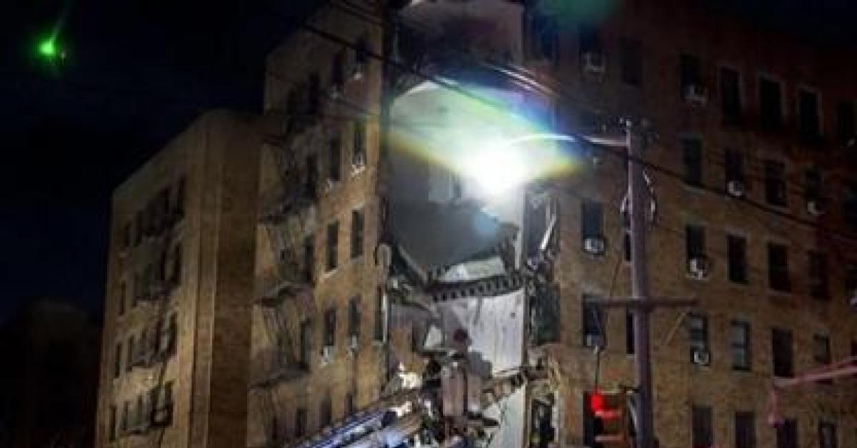 New York, esplosione nel Bronx dopo fuga di gas, crollato condotto dell