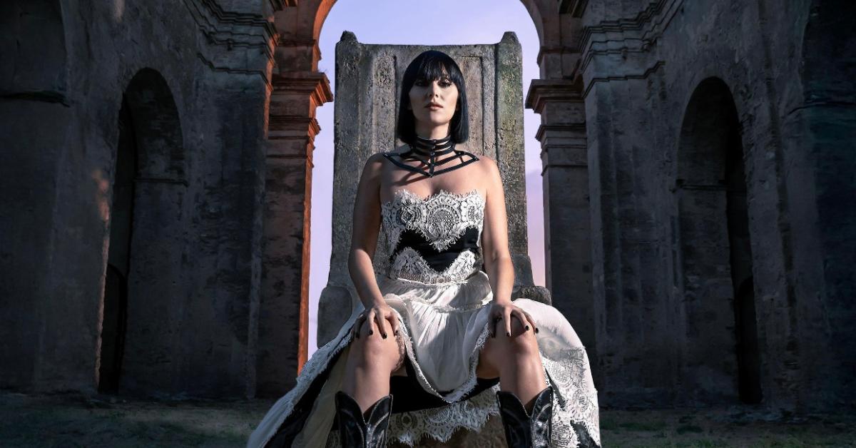 rosmy torna con dare tutto per non scomparire feat alter echo string quartetil nuovo singolo tra radici e memoria un brano che celebra le nostre origini pi249 autentiche la forza di andare avanti nonostante tutto e la bellezza dei luoghi che rischiano di scomparire