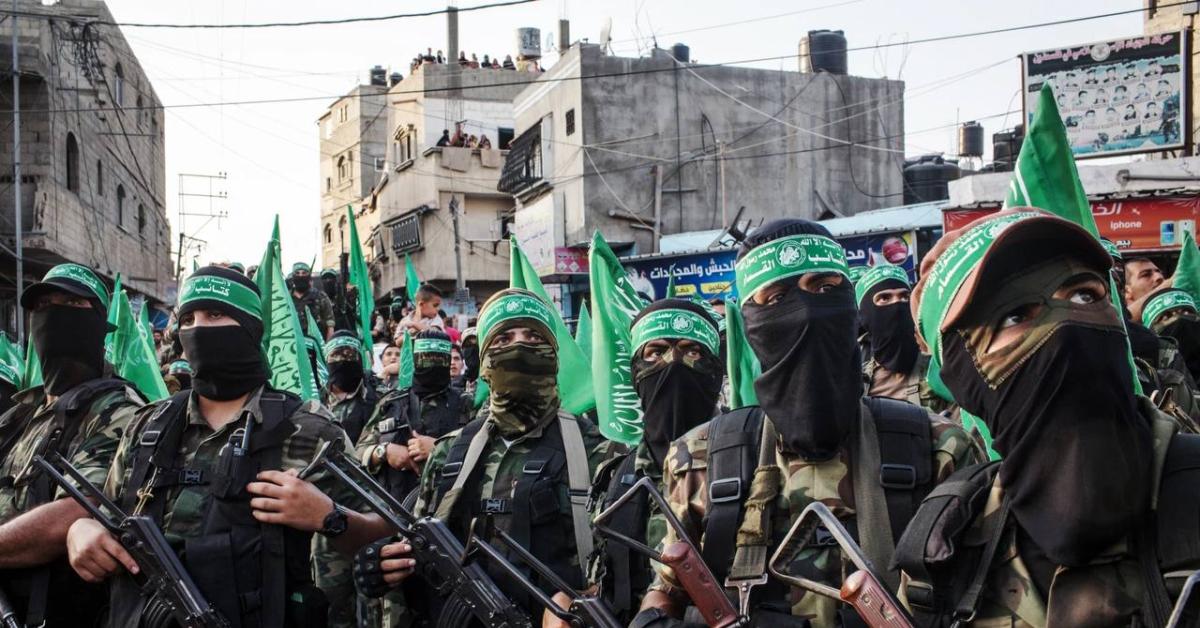 Gaza, Hamas accetta piano Trump per cessate il fuoco: "Ok a rilascio di tutti gli ostaggi e governo della Striscia a organismo tecnico, negozieremo dettagli"