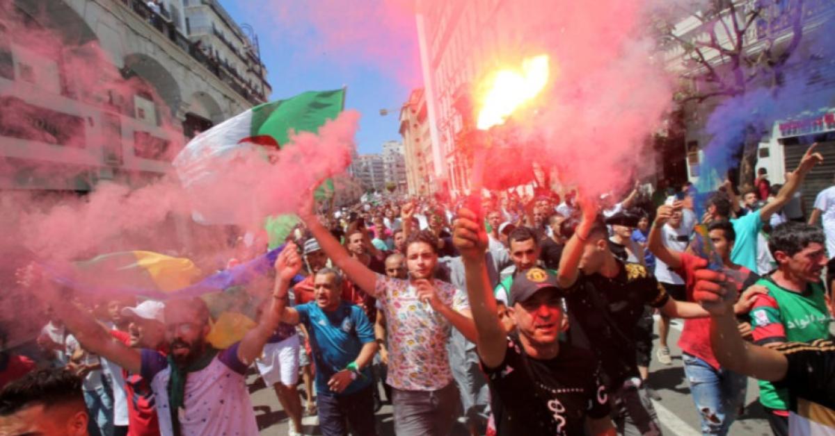 Algeria, GenZ in protesta verso Palazzo Presidenziale contro la "cricca" dei potenti, autorità avvertono: "Infiltrati, vogliono destabilizzare"