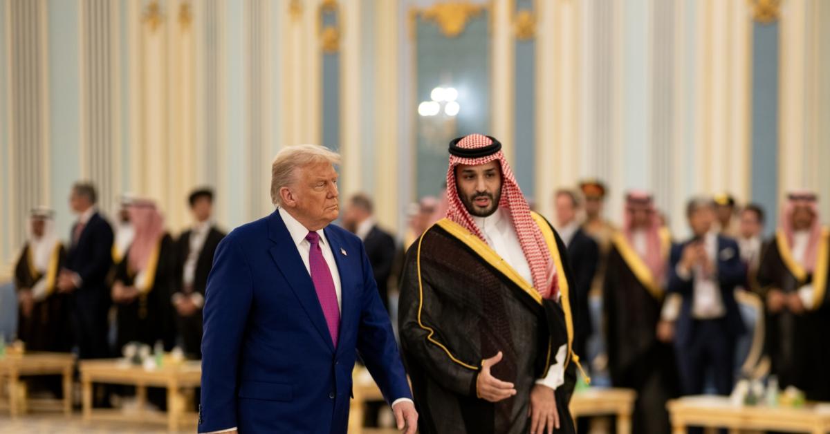 petrolio l8217opec aumenta la produzione di 137000 barili al giorno il cartello cede alle pressioni di trump e si allinea alla russia evitando spinte al ribasso sui prezzi
