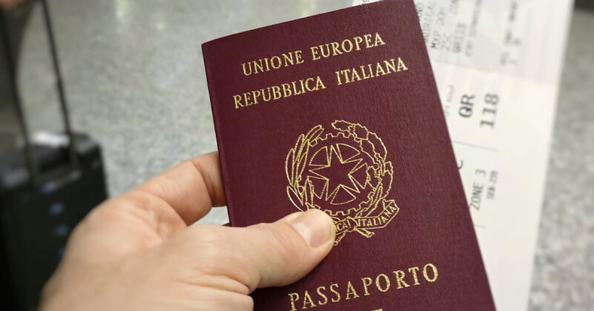 Entry Exit System, dal 12 ottobre i cittadini extra Ue dovranno lasciare impronte digitali e volto per entrare in Europa Entry Exit System, dal 12 ottobre i cittadini extra Ue dovranno lasciare impronte digitali e volto per entrare in Europa