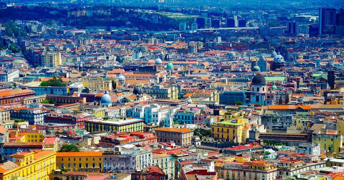 giovane donna violentata da immigrato nordafricano irregolare in pieno centro a napoli salvata da turista francese la lettera della mamma su fb