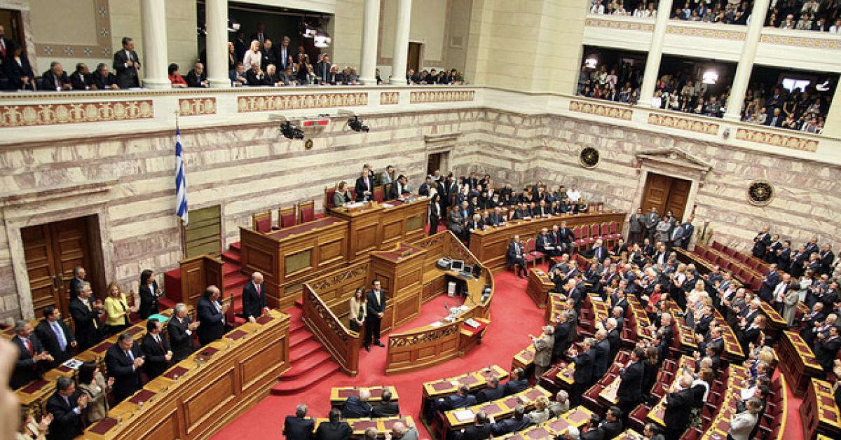 Il Parlamento greco approva la giornata lavorativa di 13 ore: ancora una volta, la Grecia cavia d Il Parlamento greco approva la giornata lavorativa di 13 ore: ancora una volta, la Grecia cavia d