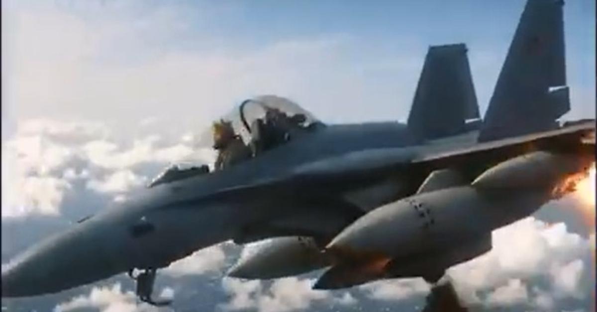Usa, Trump risponde ai 7mln di manifestanti "No Kings" con filmato AI in cui guida aereo da caccia e scarica ...