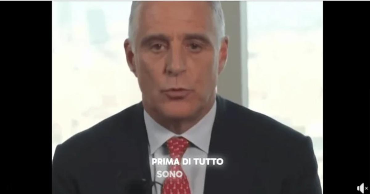 truffa video con ai andrea orcel protagonista del video fake promessi guadagni facili e immediati con un solo investimento da 250 euro