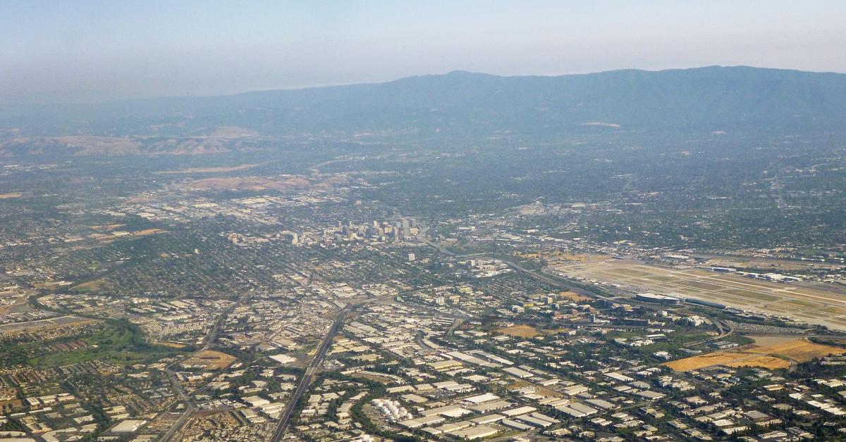 Usa, "seducenti donne straniere mandate da Cina e Russia per carpire informazioni top secret a professionisti di Silicon Valley": il rapporto del Times Usa, "seducenti donne straniere mandate da Cina e Russia per carpire informazioni top secret a professionisti di Silicon Valley": il rapporto del Times