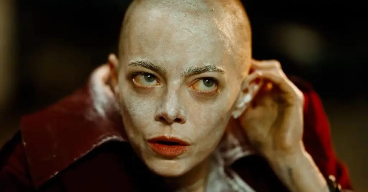 "Bugonia": un titolo antico e raffinato per un film surreale e inquietante che opera su più livelli.  Un Lanthimos che ci piace e diventa un classico