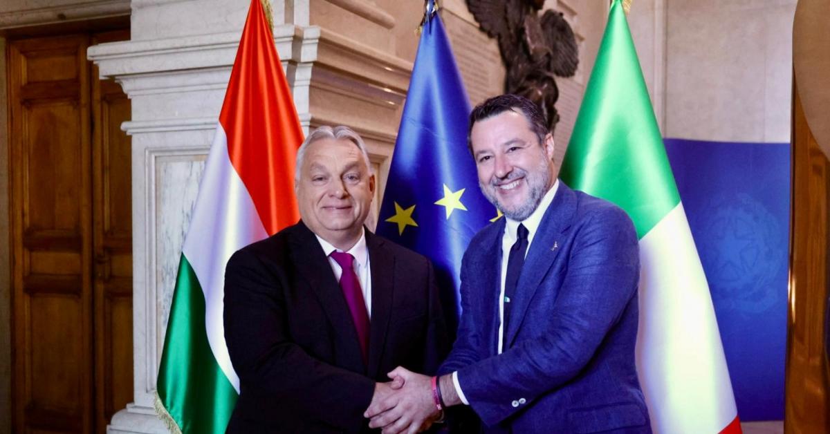 Incontro Orban Salvini, il ministro: "Sintonia su green deal e migranti", premier ungherese punta ad asse anti Kiev con Slovacchia e Repubblica Ceca Incontro Orban Salvini, il ministro: "Sintonia su green deal e migranti", premier ungherese punta ad asse anti Kiev con Slovacchia e Repubblica Ceca