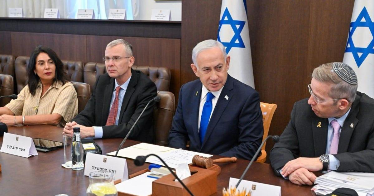 Gaza, Netanyahu ordina potenti attacchi sulla Striscia in risposta a "violazione di Hamas su accordo ostaggi", Ben Gvir: "Mai fare accordi col diavolo"