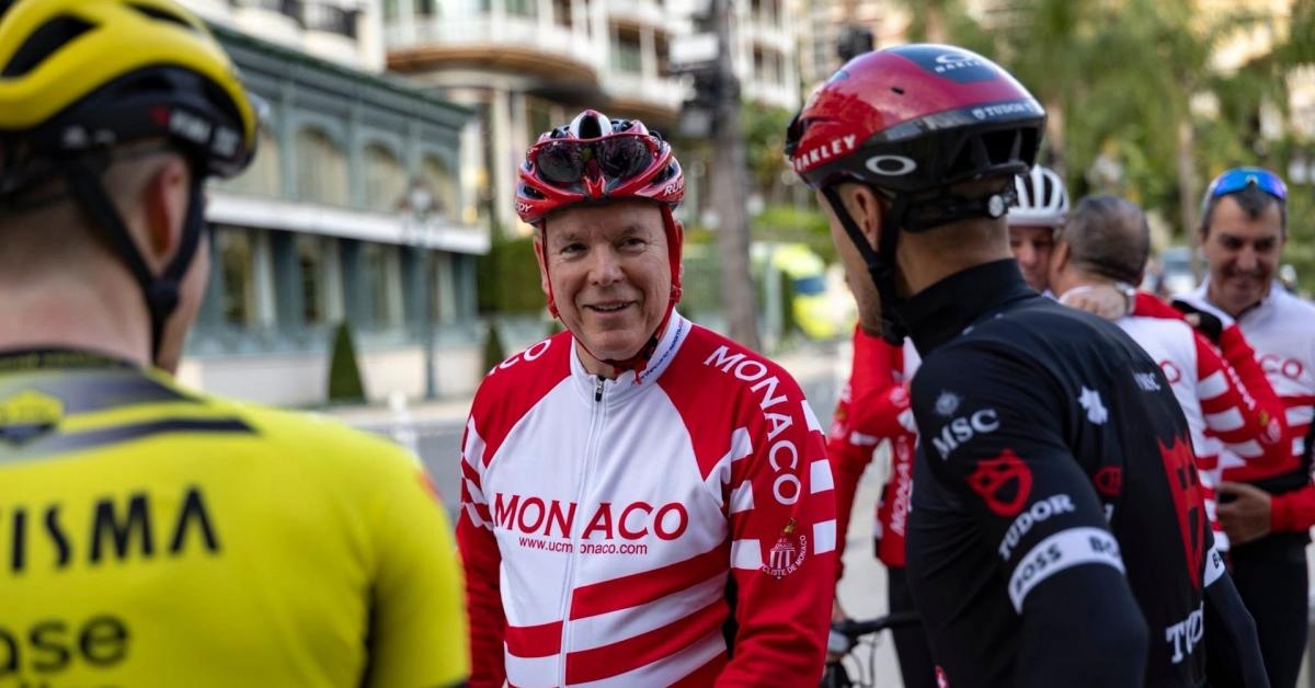 Montecarlo, il Principe Alberto II percorre il percorso a cronometro della Vuelta a España 2026