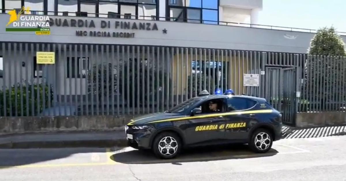 Roma e Viterbo, maxi operazione della Guardia di Finanza: sequestro da oltre 93 milioni a 123 indagati per frode fiscale e riciclaggio Roma e Viterbo, maxi operazione della Guardia di Finanza: sequestro da oltre 93 milioni a 123 indagati per frode fiscale e riciclaggio