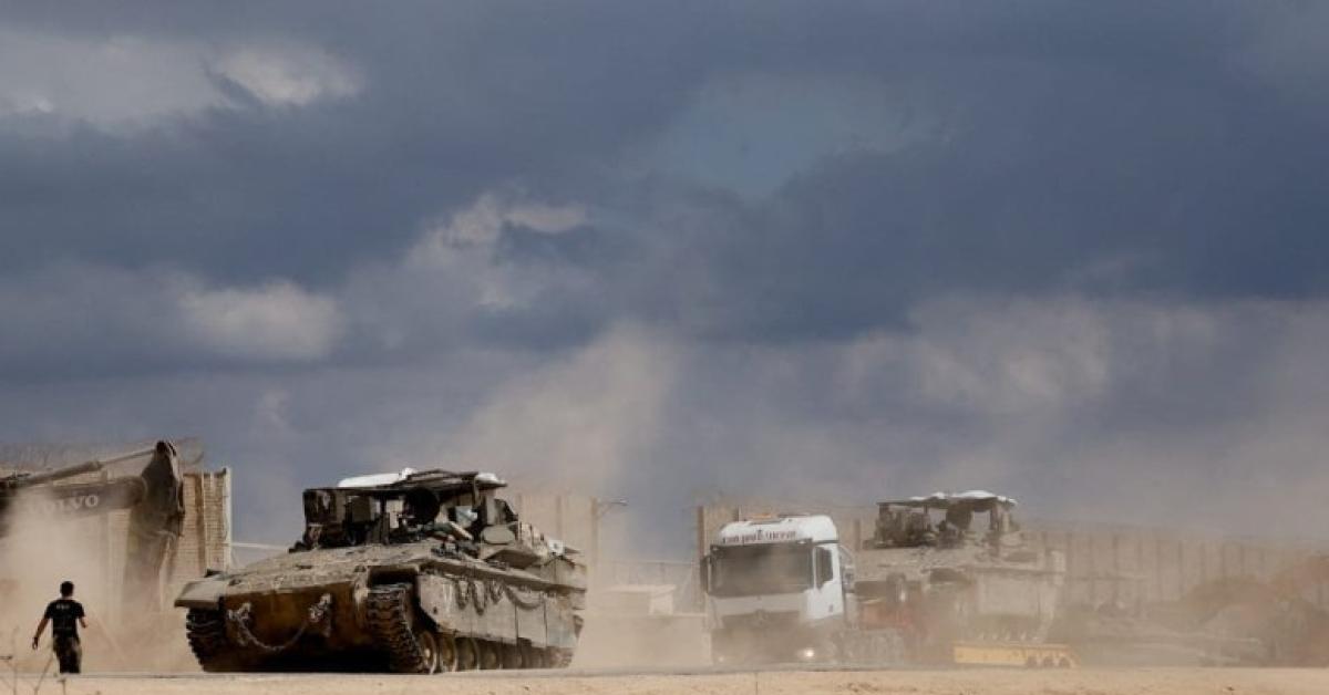 Gaza, Israele continua la guerra e estende controllo su Striscia oltre "linea gialla", ma Trump e Vance minimizzano: "Tregua reggerà, sono scaramucce" Gaza, Israele continua la guerra e estende controllo su Striscia oltre "linea gialla", ma Trump e Vance minimizzano: "Tregua reggerà, sono scaramucce"