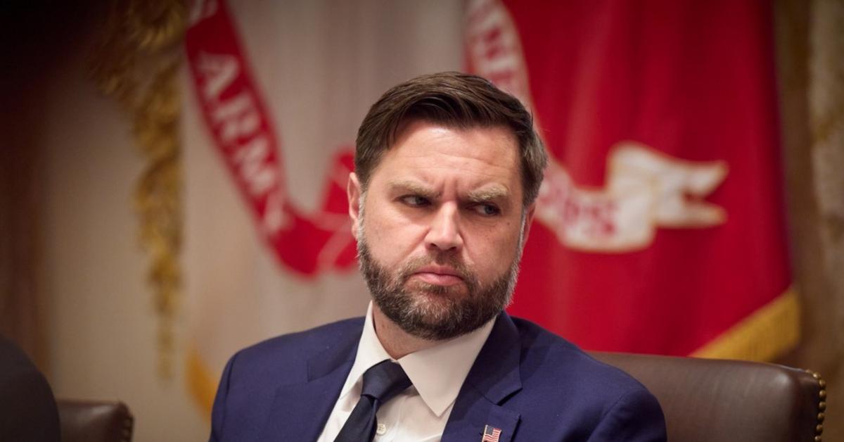 Shutdown Usa, JD Vance Lancia l’allarme: “Se prosegue fino a fine novembre sarà un disastro, rischio blocco totale del traffico aereo” Shutdown Usa, JD Vance Lancia l’allarme: “Se prosegue fino a fine novembre sarà un disastro, rischio blocco totale del traffico aereo”