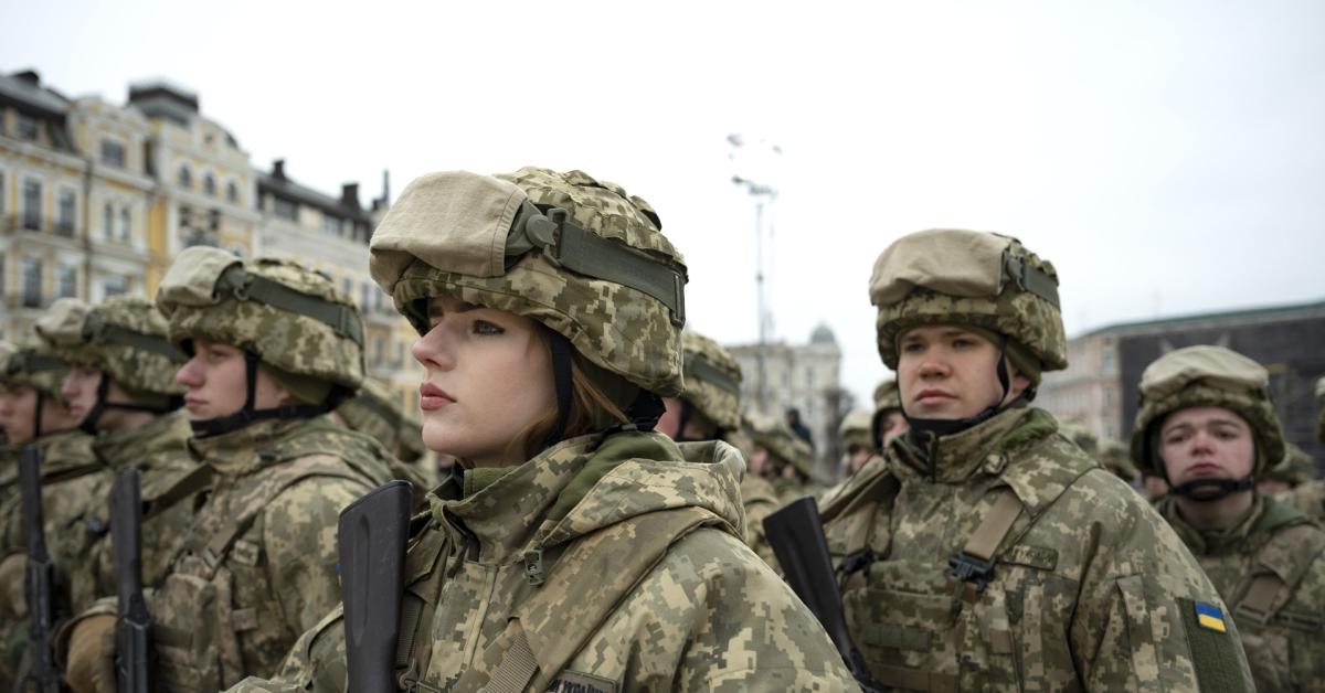 Coscrizione in Ucraina, esodo di 100mila giovani tra 18 e 22 anni negli ultimi 2 mesi contro arruolamento forzato: “Non vogliamo essere carne da macello in una guerra persa”