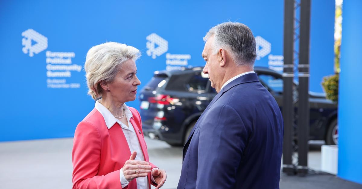 Ucraina, von der Leyen insiste con guerra contro Russia e chiede a Ue €135mld per Kiev, Orban: “Assurdo, a pagare saranno i nostri nipoti”
