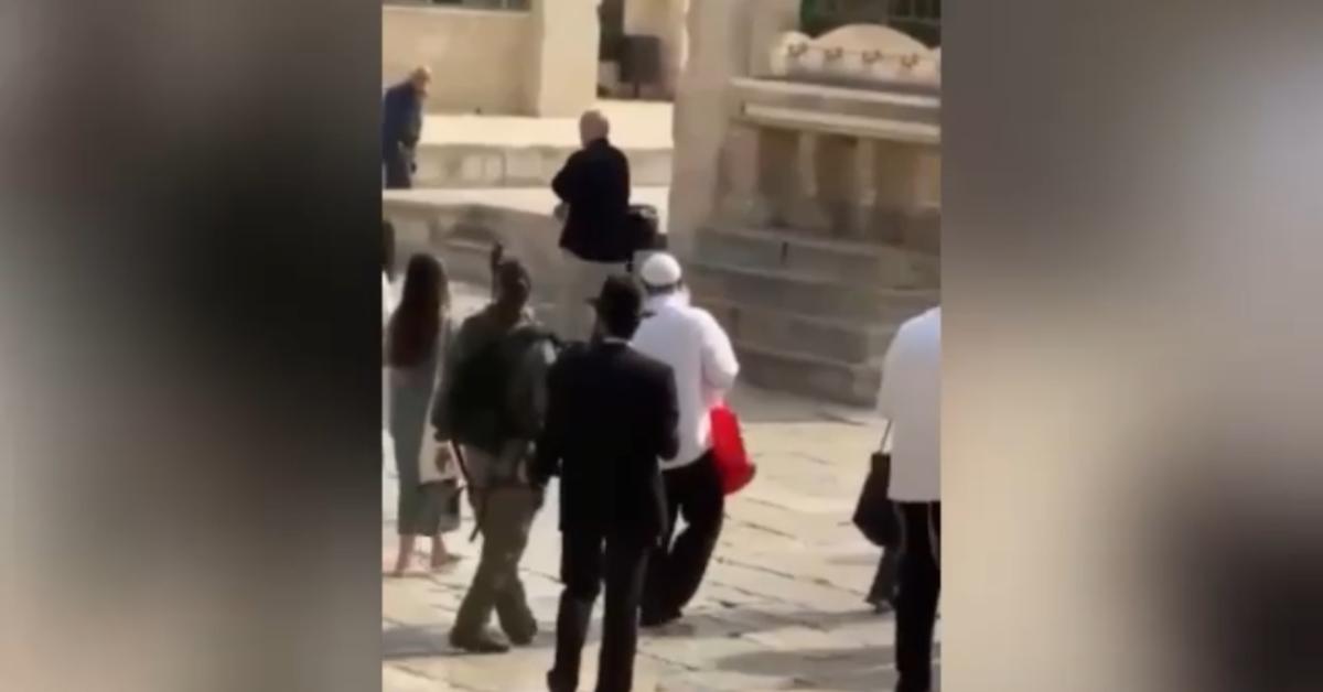 Gerusalemme, la provocazione di 465 coloni israeliani: assaltano moschea di Al Aqsa per celebrare riti talmudici   VIDEO