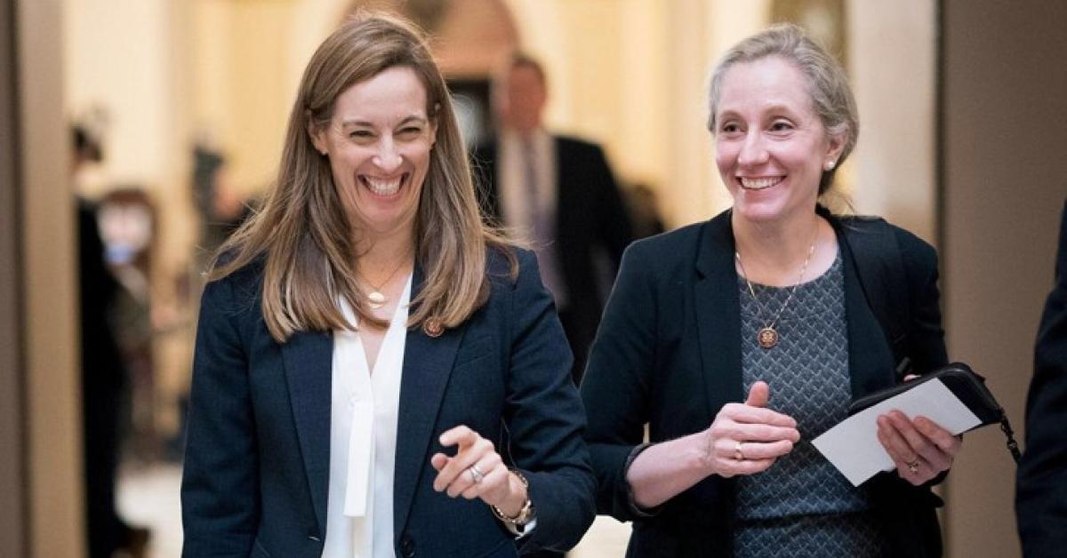 Usa, in Virginia e New Jersey elette prime governatrici donne, le dem Spanberger e Sherrill, Trump:  "Perso perché mio nome non era su schede elettorali"