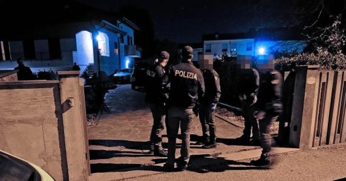 Rapina a Grignano (RO), 68enne non indagato grazie a nuove norme su legittima difesa, aveva sparato e ferito ladro con pistola regolarmente detenuta Rapina a Grignano (RO), 68enne non indagato grazie a nuove norme su legittima difesa, aveva sparato e ferito ladro con pistola regolarmente detenuta