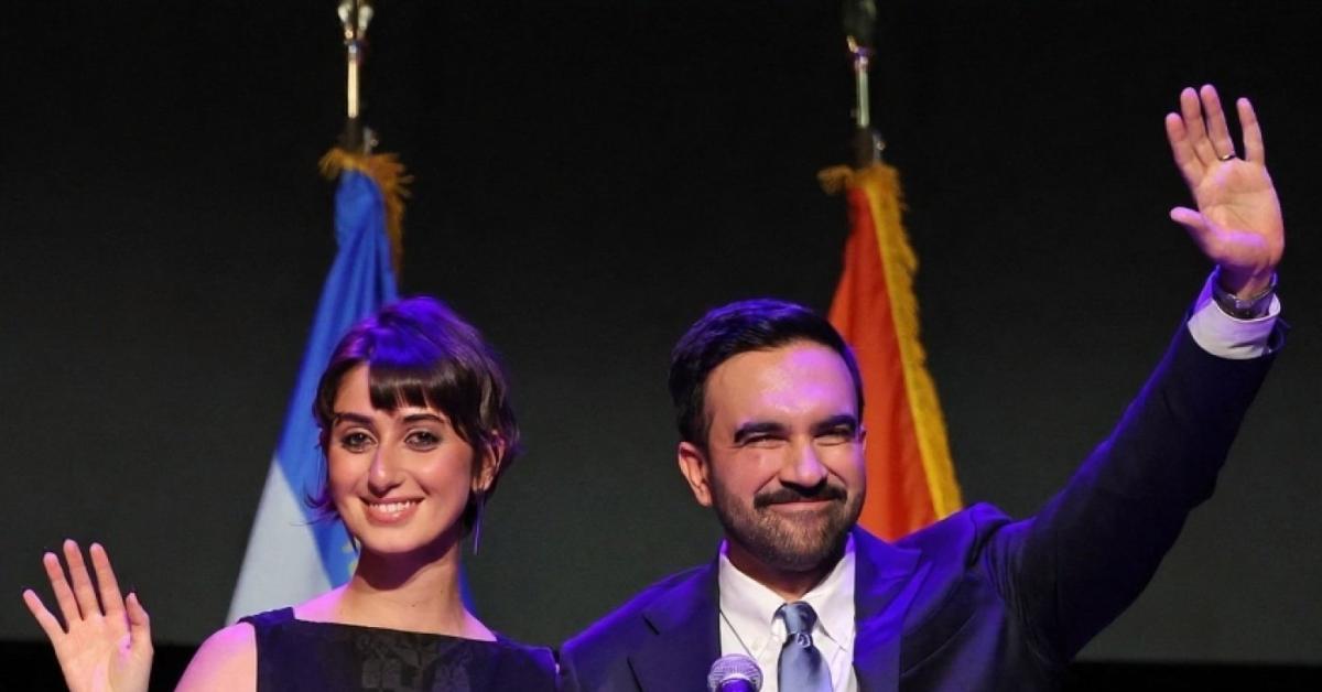 Mamdani sindaco di New York, chi è sua moglie Rama Duwaji: la più giovane First Lady della Grande Mela, tra arte, politica e diritti umani Mamdani sindaco di New York, chi è sua moglie Rama Duwaji: la più giovane First Lady della Grande Mela, tra arte, politica e diritti umani