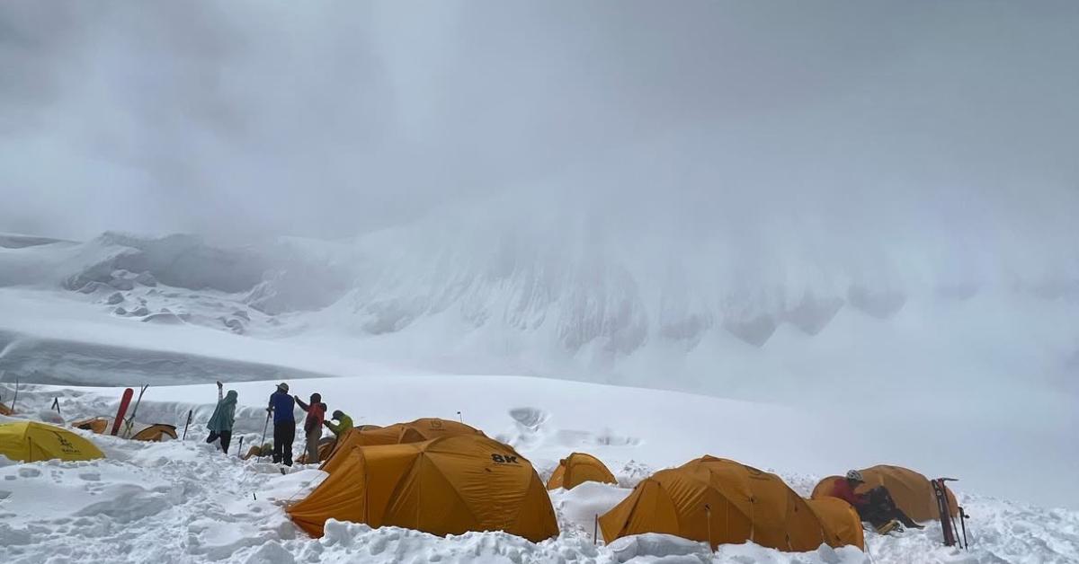 Nepal, rintracciati i 5 alpinisti di Como dispersi, Farnesina: “Stanno bene e proseguiranno il programma” con rientro l’8 novembre