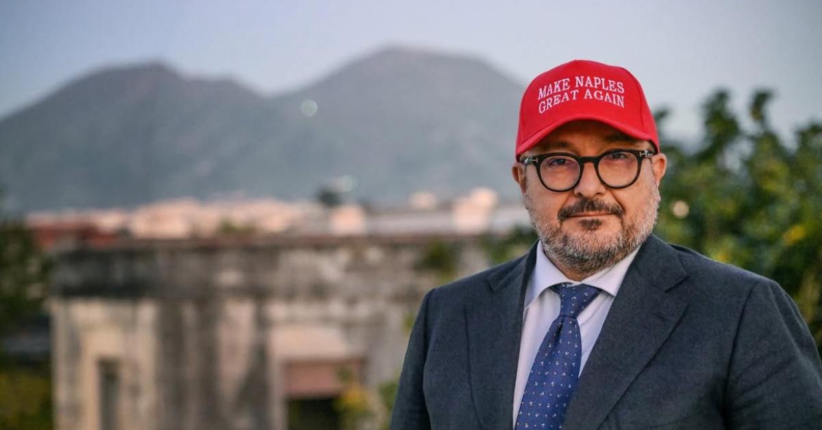 regionali campania sangiuliano col cappellino rosso come trump make naples great again e poi basta inciuci deluchiani