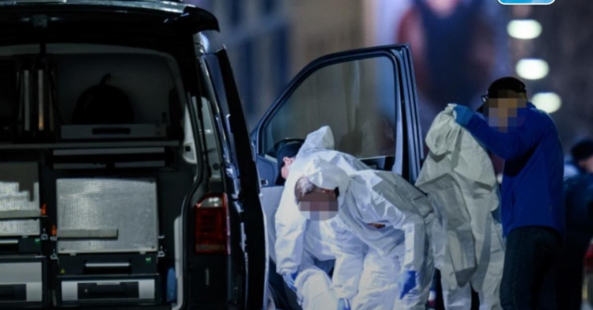 Vienna, sparatoria in un ristorante turco, un morto e un ferito di nazionalità cecena, i testimoni: "Colpi esplosi da un serbo dopo una lite" Vienna, sparatoria in un ristorante turco, un morto e un ferito di nazionalità cecena, i testimoni: "Colpi esplosi da un serbo dopo una lite"
