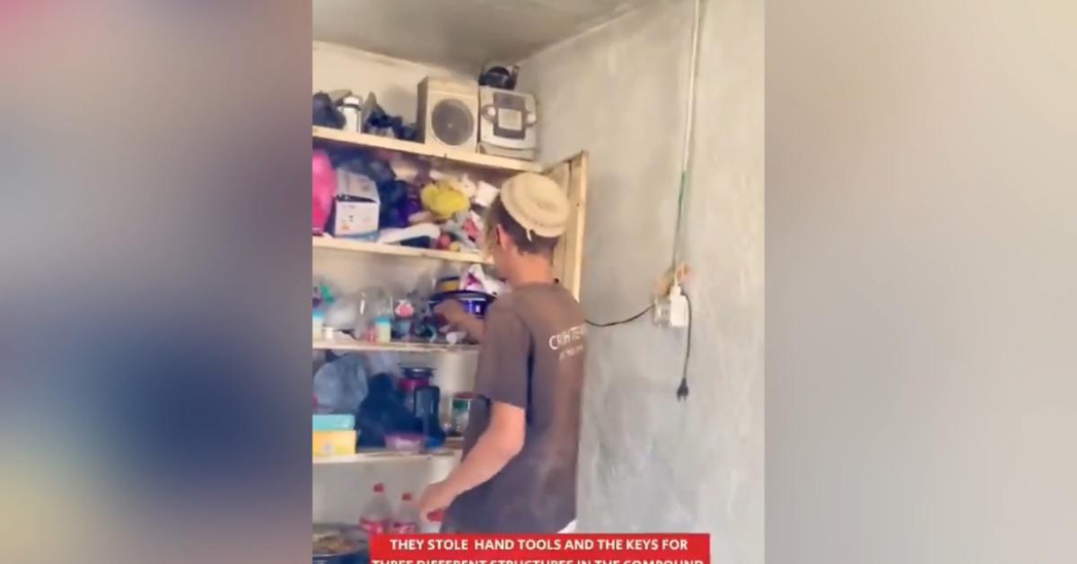 Cisgiordania, coloni israeliani irrompono nella casa di anziani palestinesi ad Hairbat al Nabi, perquisiscono armadi e rubano i loro averi VIDEO Cisgiordania, coloni israeliani irrompono nella casa di anziani palestinesi ad Hairbat al Nabi, perquisiscono armadi e rubano i loro averi VIDEO