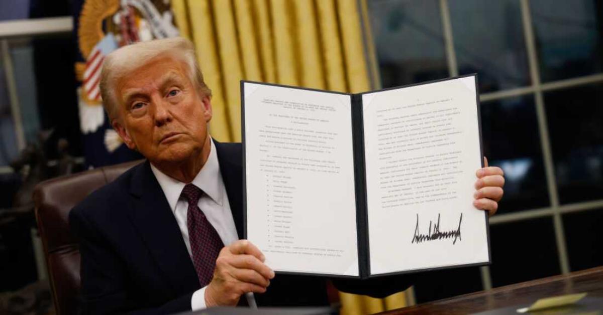 Usa, grazia di Trump a 77 alleati politici accusati di “voler ribaltare” risultati delle elezioni 2020: da Giuliani a Powell a Meadows