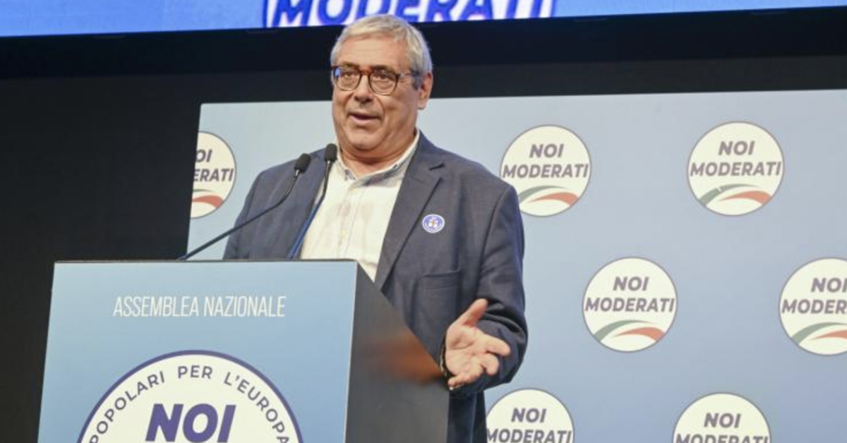 Palermo, sequestrati 80mila euro in contanti a Totò Cuffaro durante perquisizioni disposte dalla Procura per indagini su appalti pilotati e corruzione